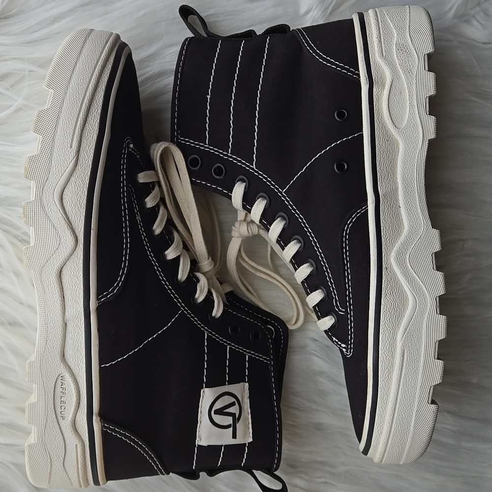 Vans - Sentry WC Hi Top Sneaker in Black/Marshmallow - Picture 3 of 6